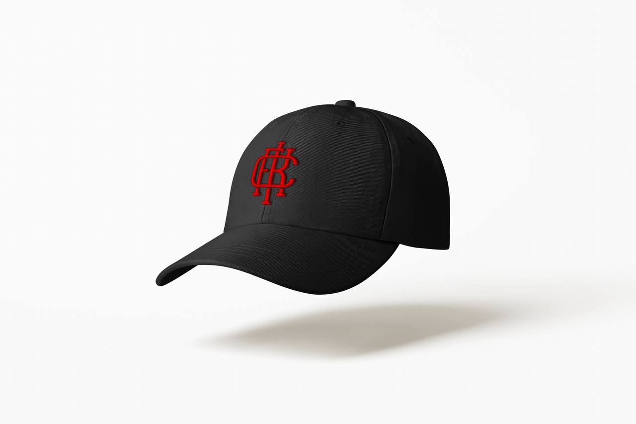 Кепка з червоною вишивкою FCKK